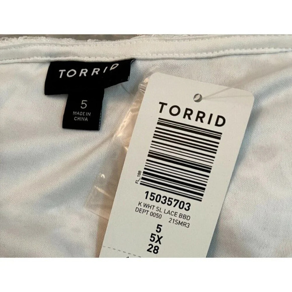 Torrid Plus 5 White Lace Lined V-NeckLine Front Button Detail Sleeveless Blouse - Picture 6 of 6